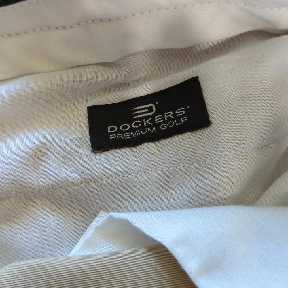 DOCKERS Premium Golf Brown Tan Short Size 44 Waist